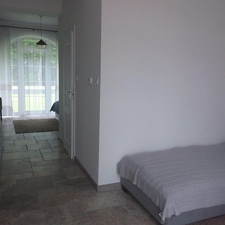 Dworek Akacja Uslugi Hotelarskie Janowiec Eksteriør billede