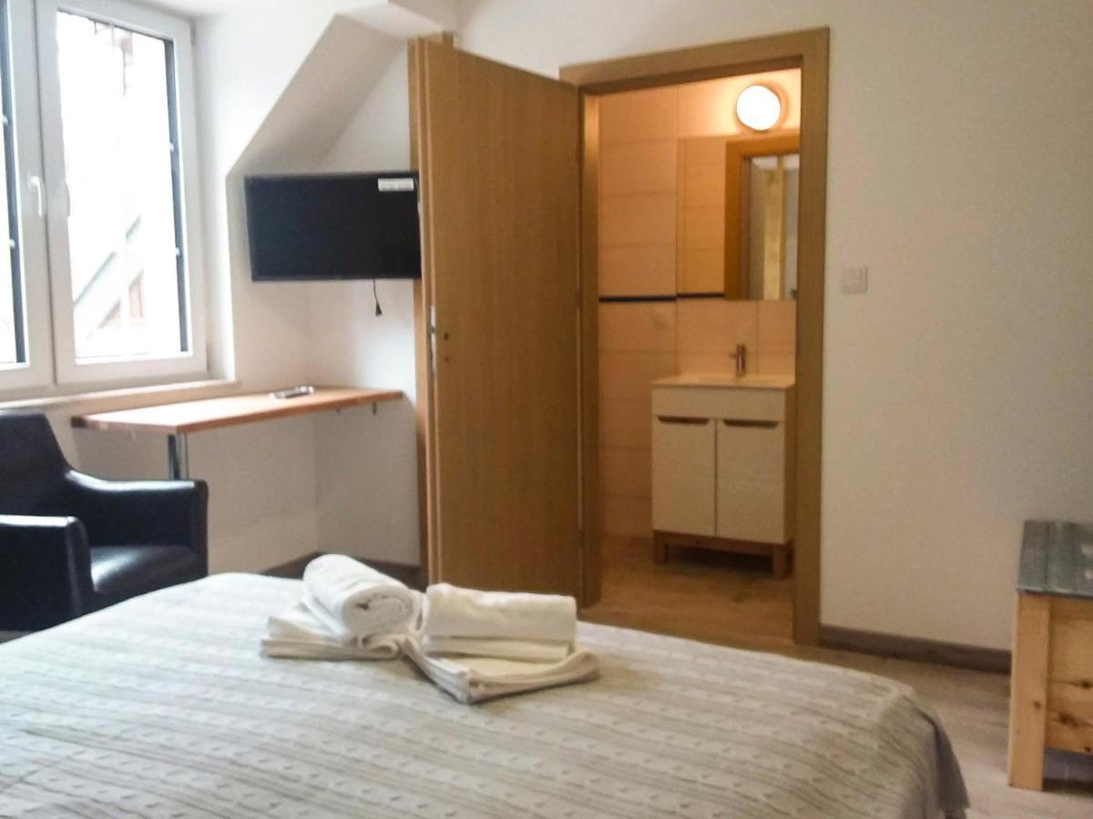 Dworek Akacja Uslugi Hotelarskie Janowiec Eksteriør billede