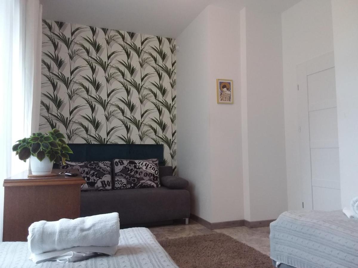 Dworek Akacja Uslugi Hotelarskie Janowiec Eksteriør billede
